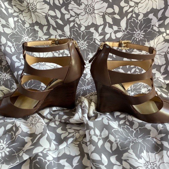 White House Black Market Brown Elegant Wedge - Picture 2 of 8